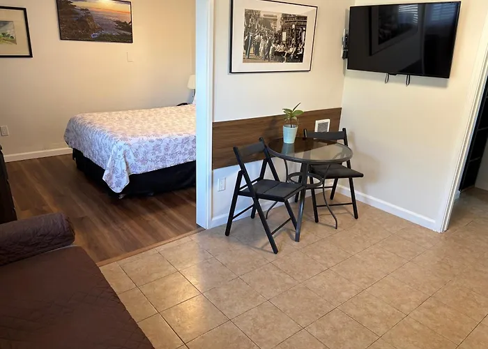 Bide-A-Wee Inn&Cottages